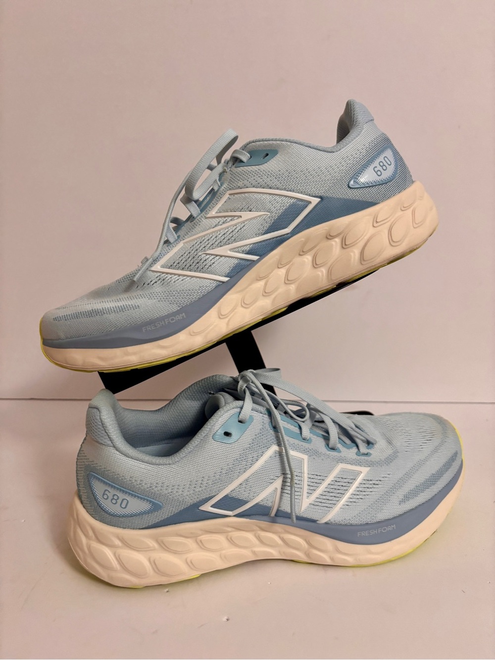 New Balance Fresh Foam 680 Women's Light Blue Running Shoes size 10